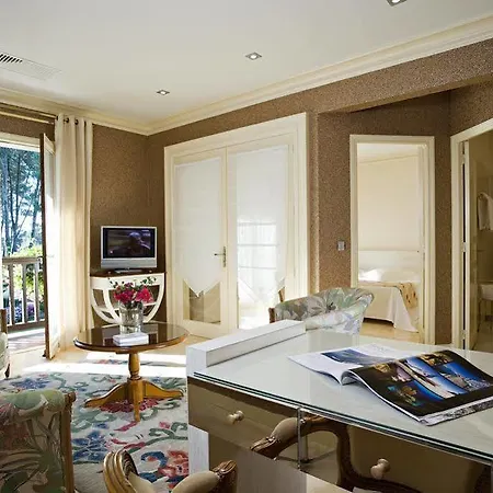 Relais De La Poste 4*